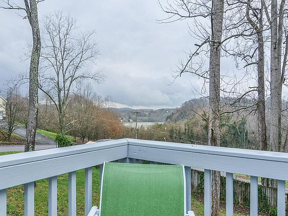 5th image of 5015 Lake Forest Dr