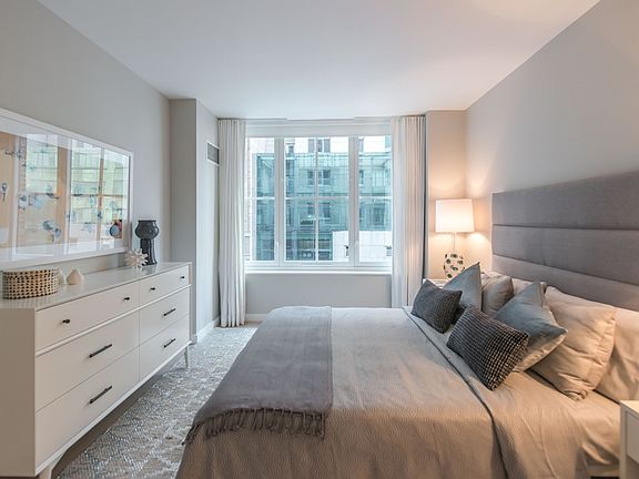 4th image of 535 W 43rd St N #11G