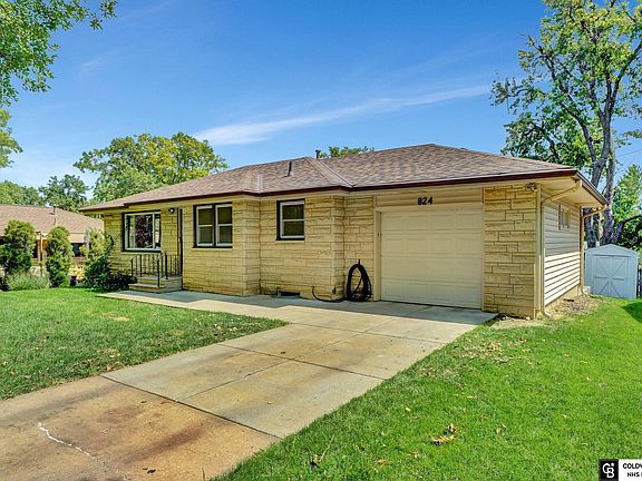 3rd image of 824 Mahoney Dr