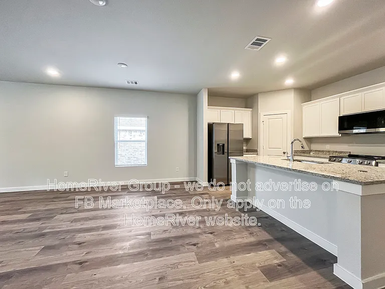 454 Suffolk Dr — Photo 4