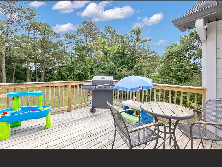 61 Brenda Ct — Photo 36