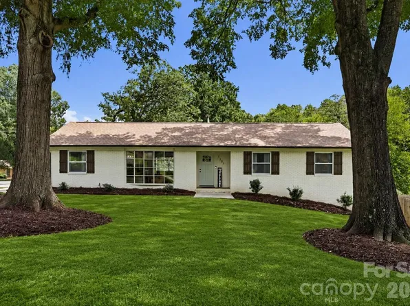 1301 Manchester Ln, Charlotte, NC 28227