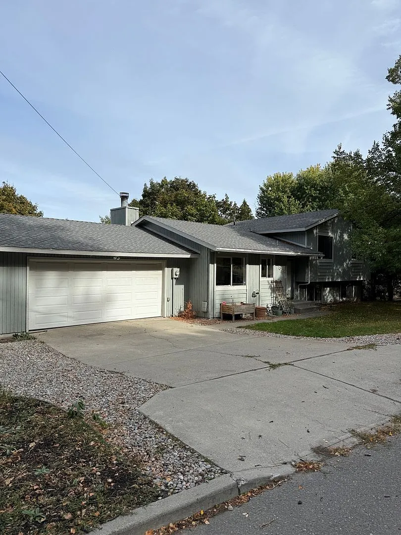 Charming Rental Home on Ben Burr Blvd South Hill Living, Close to Everything — Photo 1