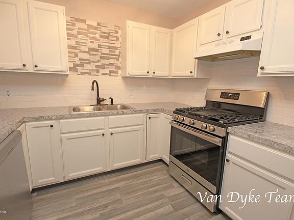 4th image of 2933 Byron Center Ave SW APT D