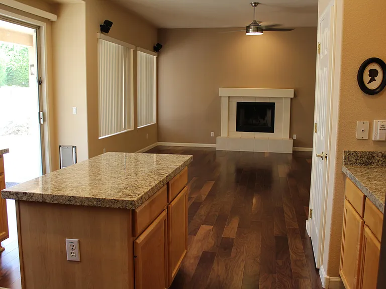 5435 W Buffalo St — Photo 8