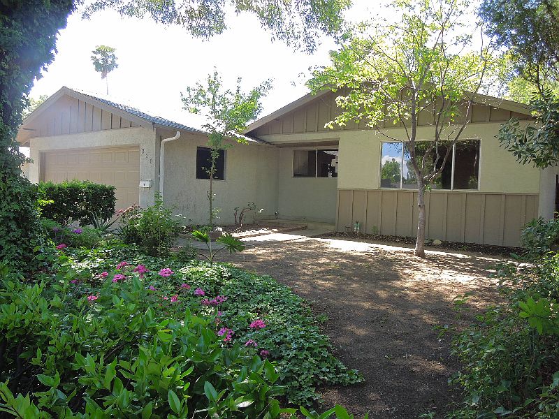 1st image of 220 Bowline Dr