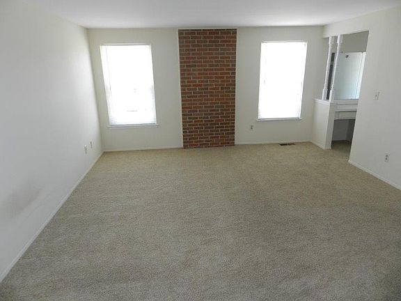 4th image of 42103 Pellston Dr