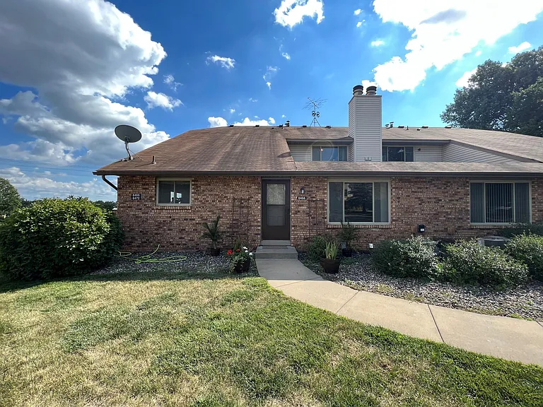 Welcome to 8466 144th St W!