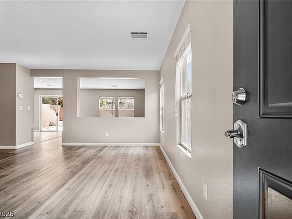 3rd image of 932 Purdy Lodge St