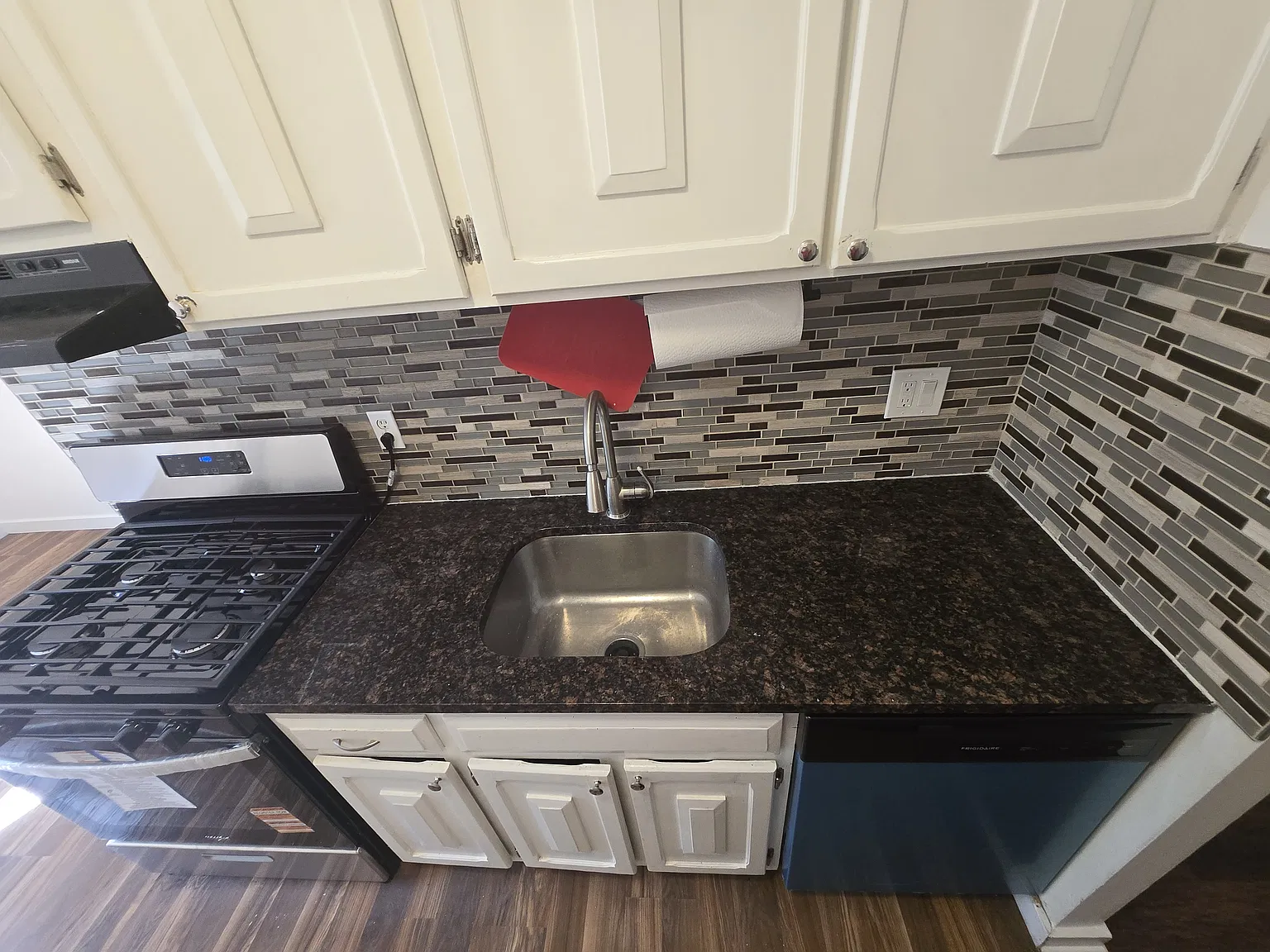 2 bed, 1.5 bath, 1100 sqft, $2,400 — Photo 2
