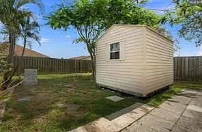 3 bed, 2.0 bath, 1650 sqft, $2,900 — Photo 2