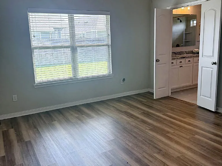 2030 Kathryn Dr — Photo 6