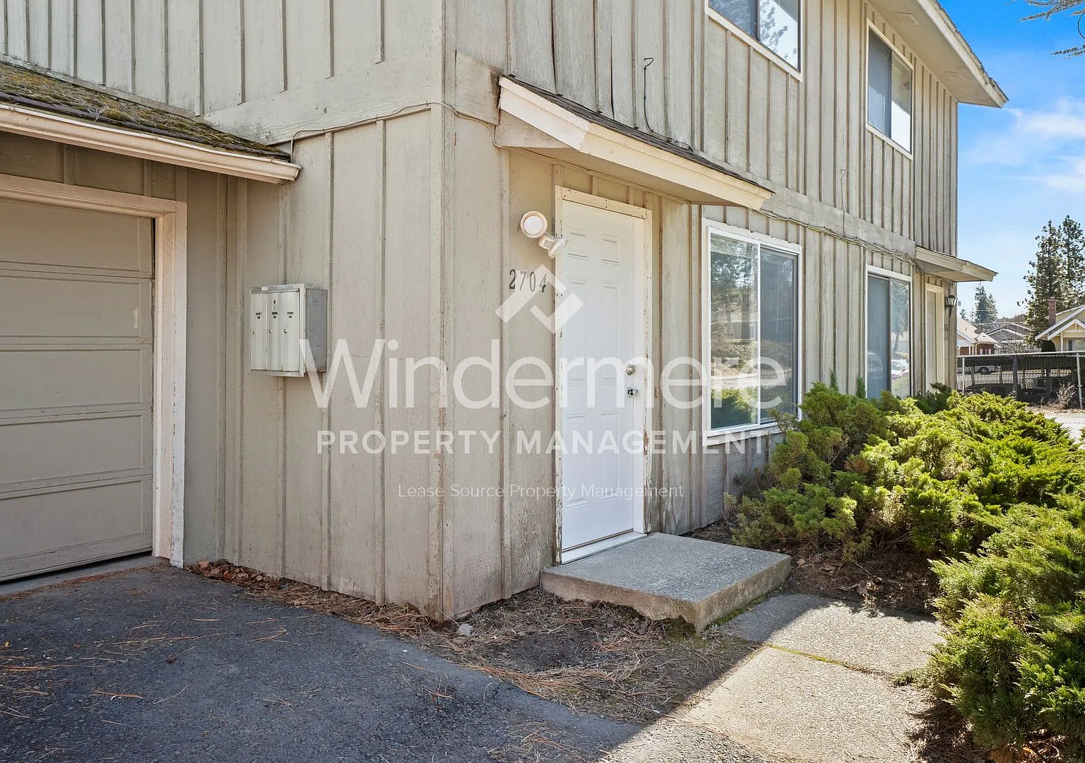 2702 E 31st — Photo 2
