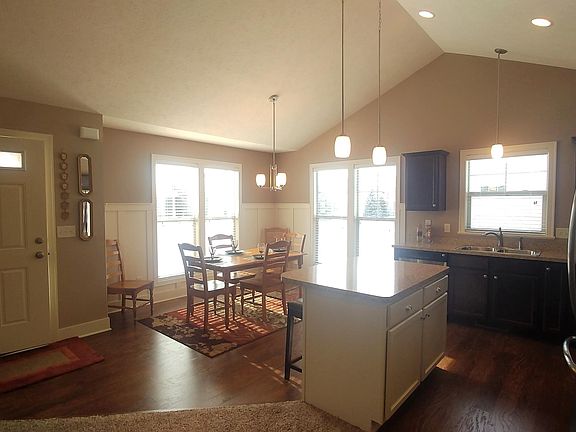 5th image of 889 Cobblestone Way Dr SE