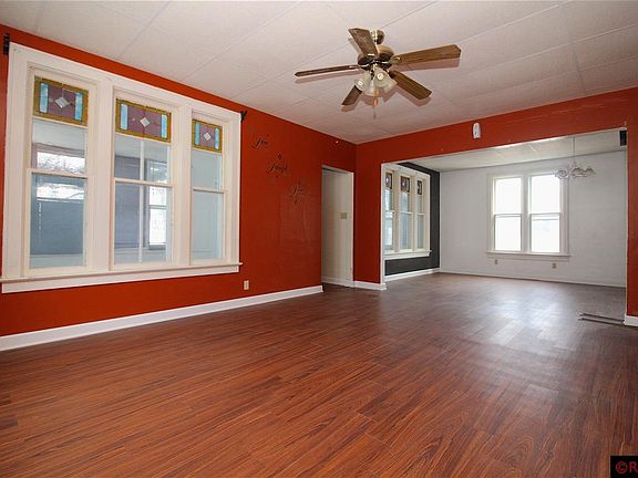 3rd image of 148 2nd St SE