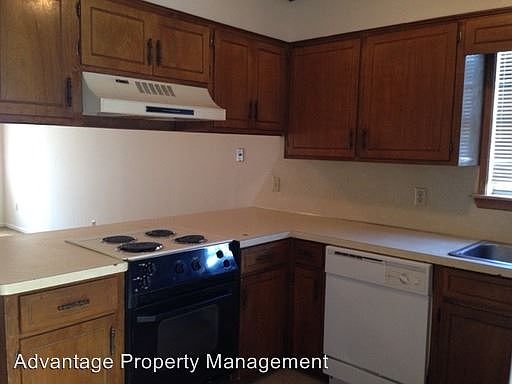 2nd image of 1325 Robins St