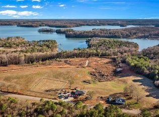 3945 Old Dobbins Bridge Rd, Fair Play, SC 29643