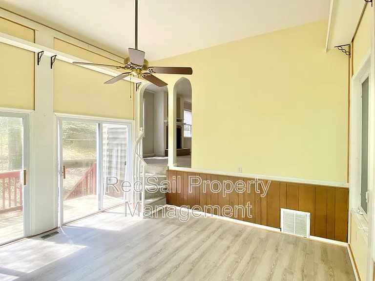 102 Thunderbird Ln — Photo 9