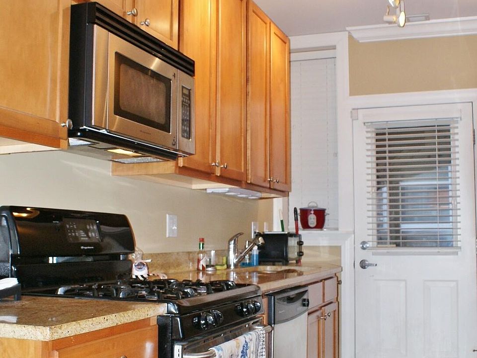 1st image of 4865 N Hermitage Ave APT 3E