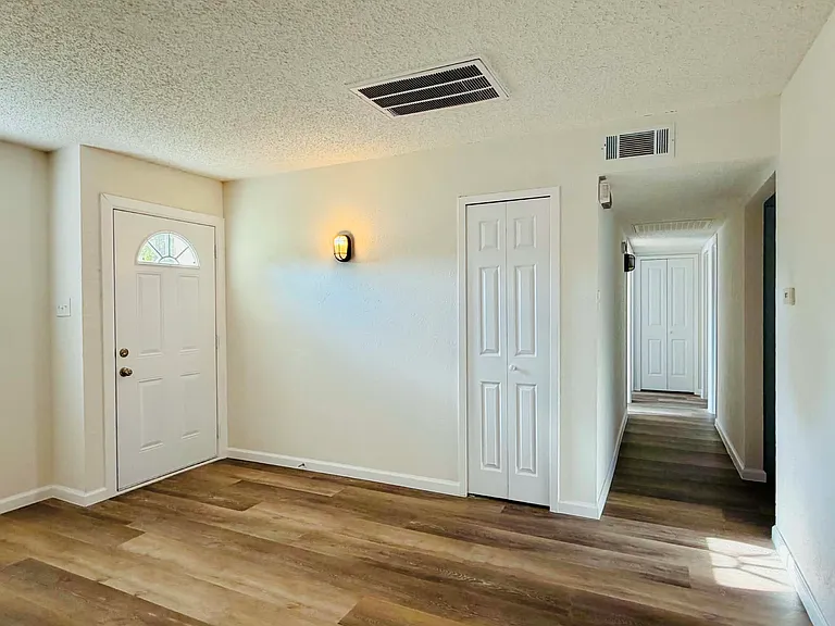 18907 Platte River Way — Photo 2