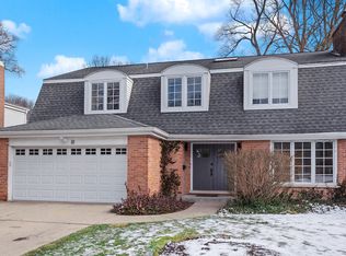 10 Martha Ln, Evanston, IL 60201