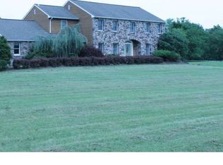 132 Middle Creek Rd, Gilbertsville, PA 19525