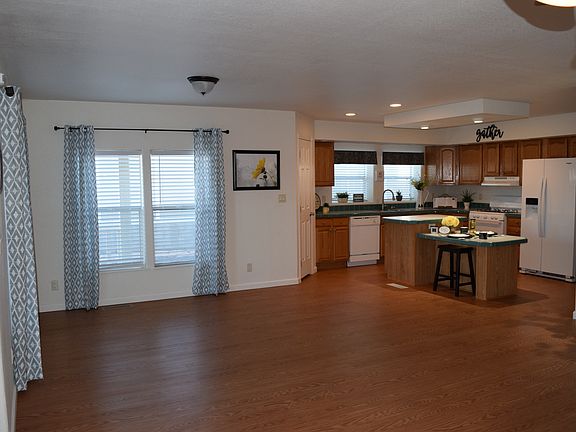 5th image of 5125 E 33rd Pl