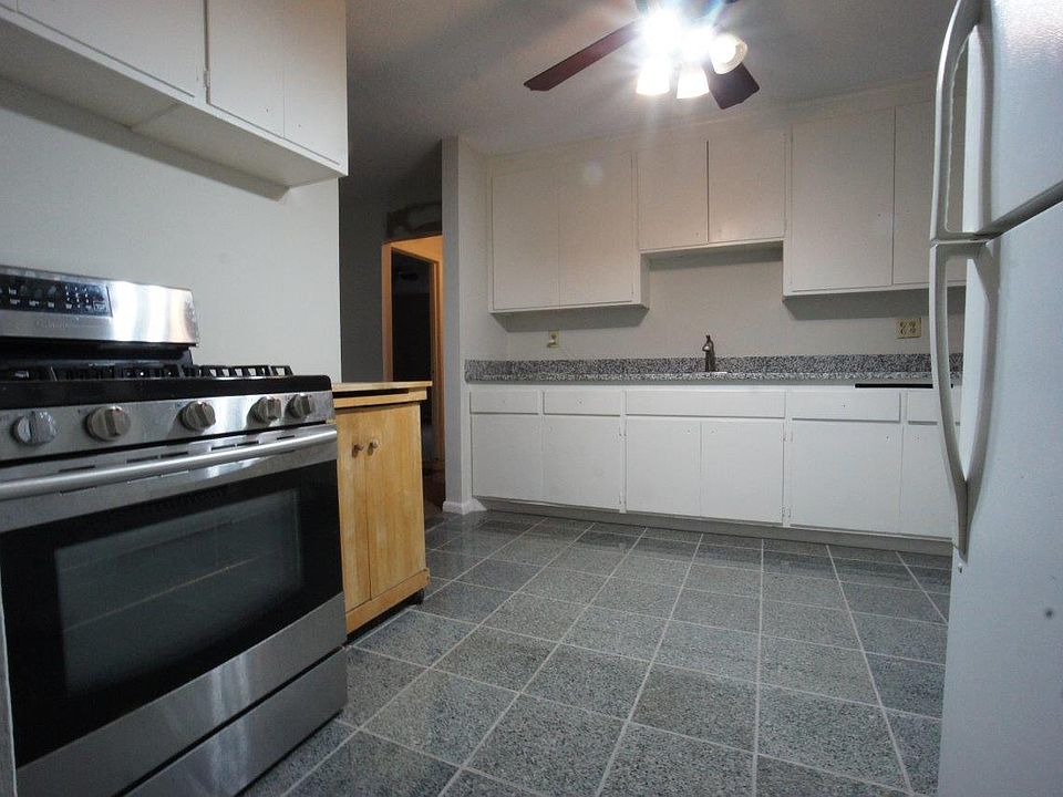 1st image of 1331 42nd Ave NE APT 1