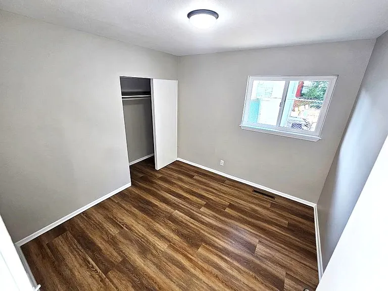 2600 W Jefferson St — Photo 12