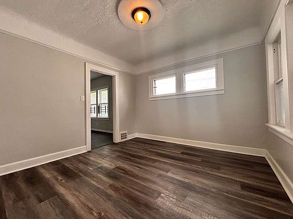 3rd image of 907 Rondel Rd