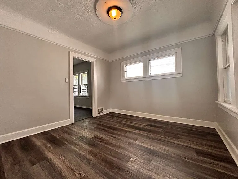 907 Rondel Rd — Photo 3