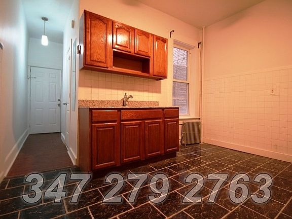 4th image of 141 Somers St APT 1L