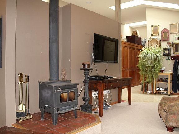 4th image of 365 SE Andrews St APT A
