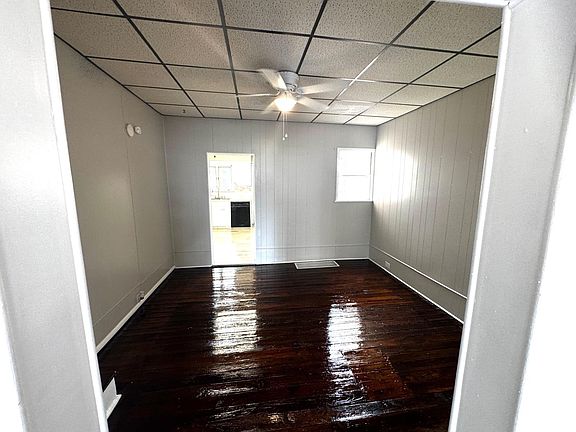 3rd image of 104 Catherine St