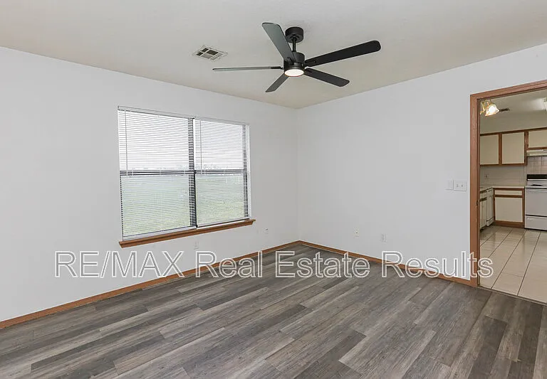 2219 W Roselawn St — Photo 16