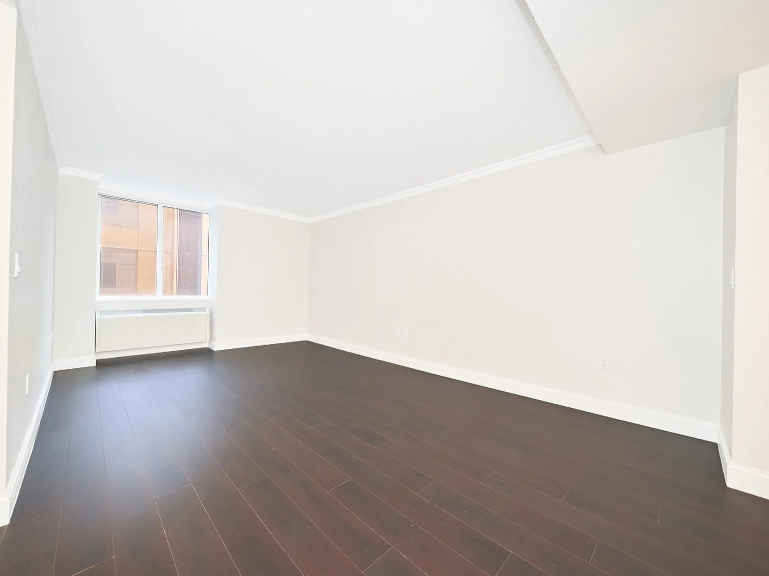 160 Riverside Boulevard — Photo 4