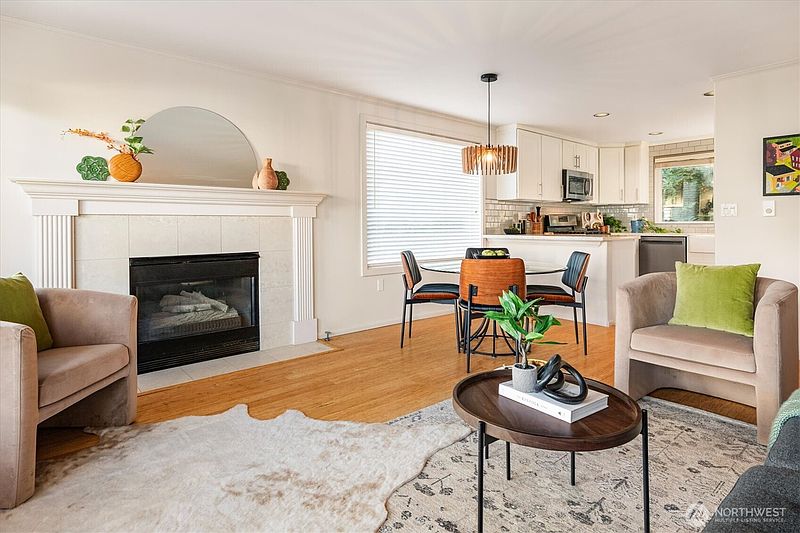 5th image of 2167 Dexter Avenue N #301