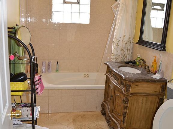 5th image of 3725 N St Louis Ave APT 2