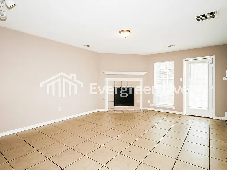 3915 Old Brownsville Rd — Photo 2