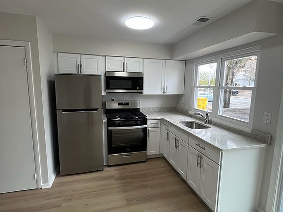 2nd image of 98 Woodlake Manor Dr