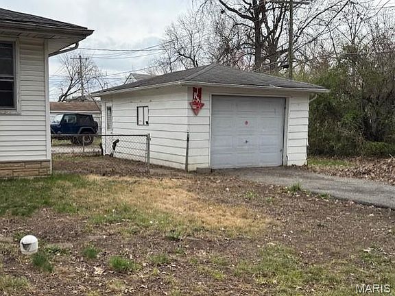 5th image of 9984 Duke Dr