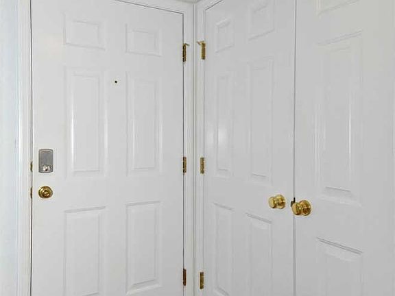 4th image of 1937 Greenpoint Dr APT 204