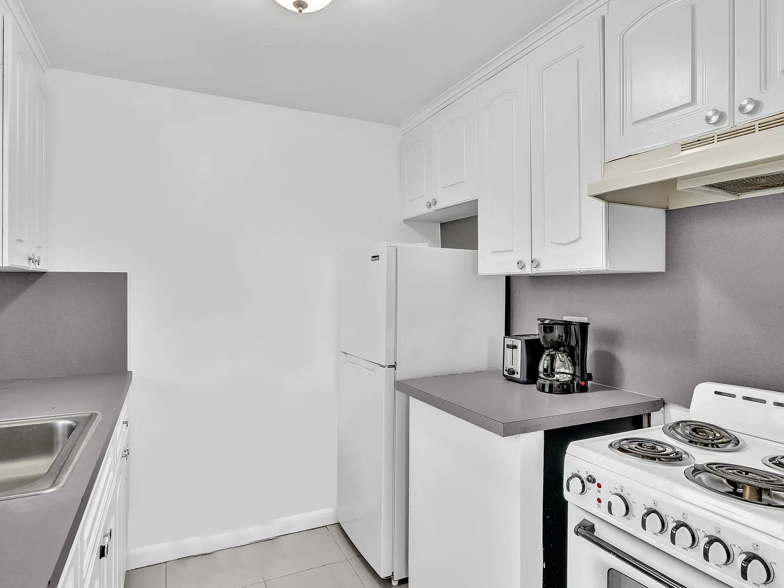 1900 N Ocean Dr — Photo 2