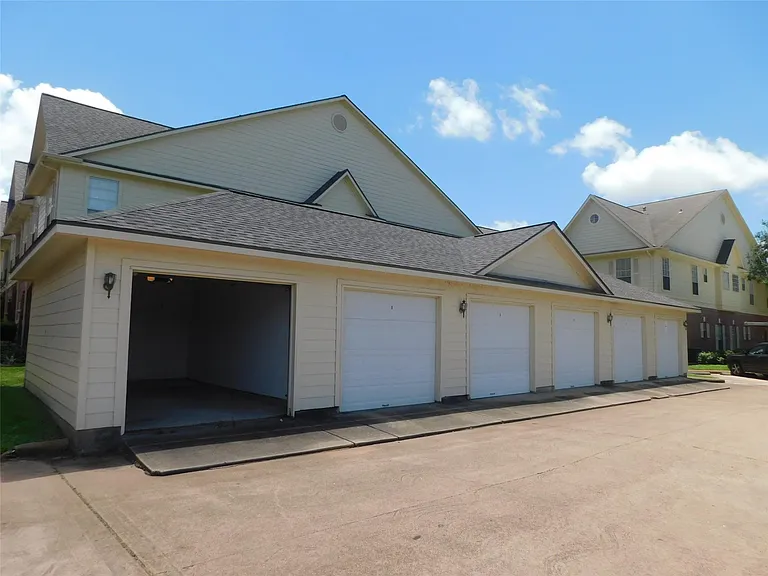 2710 Grants Lake Blvd #F4 — Photo 42