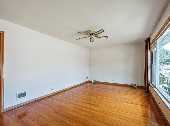 2nd image of 9104 Newcastle Ave