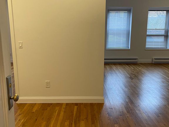 2nd image of 138 Chatsworth Ave APT 1A