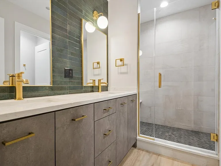 3839 N Clark St — Photo 12