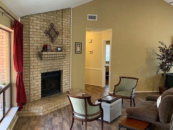 4th image of 425 Covey Ln
