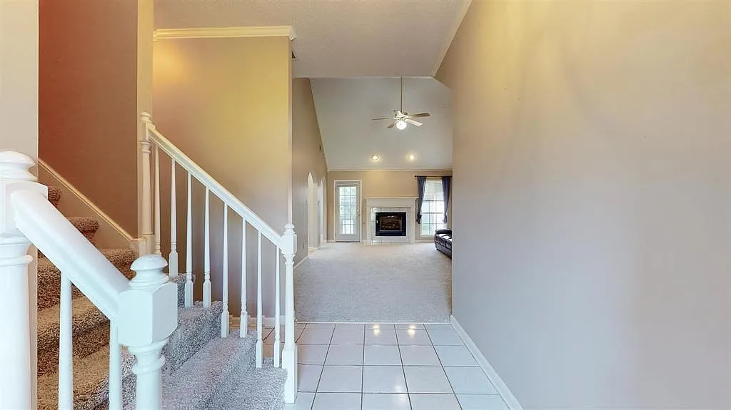 4 bed, 2.0 bath, 1710 sqft, $2,550 — Photo 2