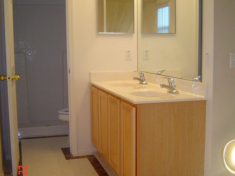 Porcelain w/marble accents